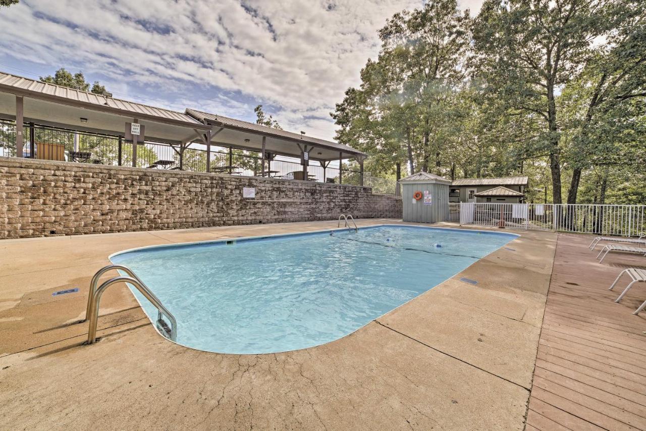 Reed Springs Condo With Furnished Deck And Pool Access Reeds Spring Eksteriør billede