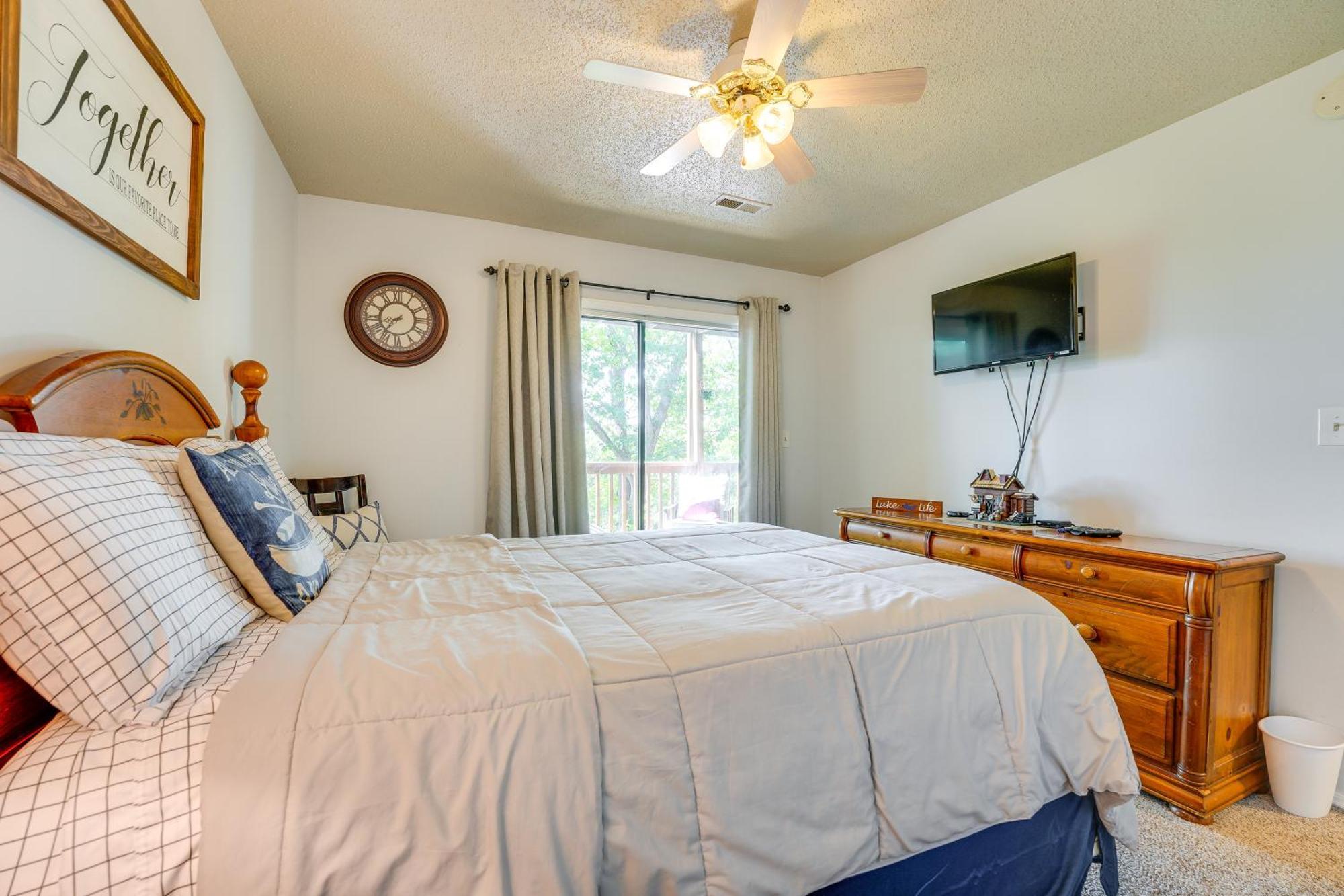 Reed Springs Condo With Furnished Deck And Pool Access Reeds Spring Eksteriør billede