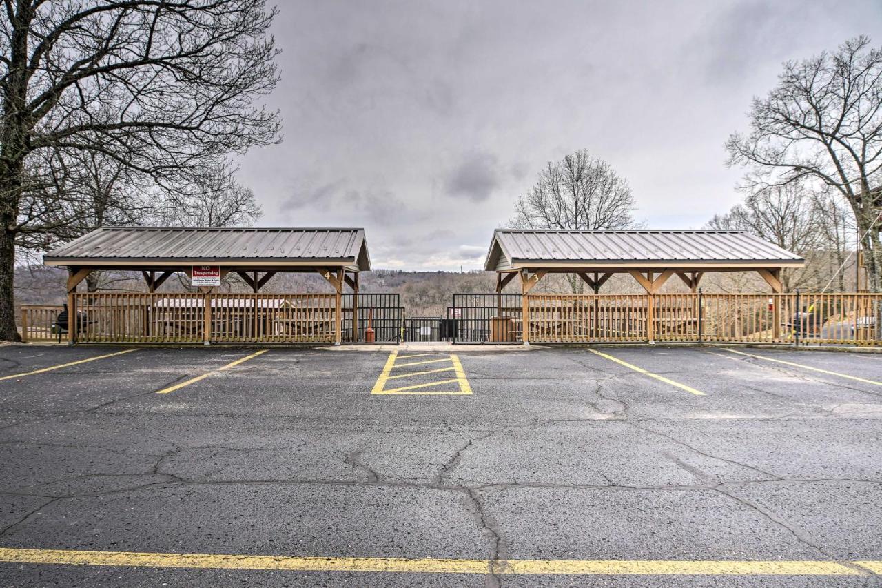 Reed Springs Condo With Furnished Deck And Pool Access Reeds Spring Eksteriør billede